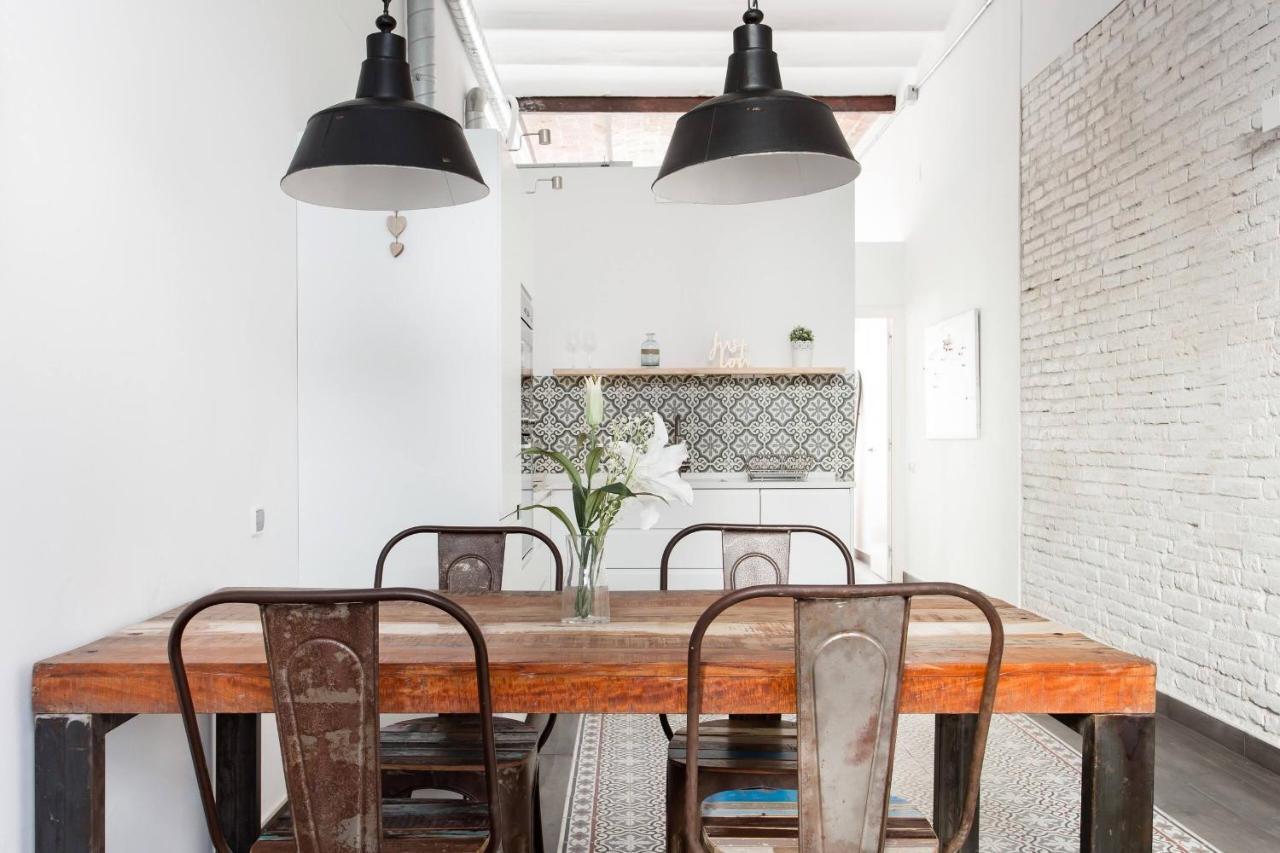 Stylish Apartment With Terrace For Couple Or Family Барселона Экстерьер фото