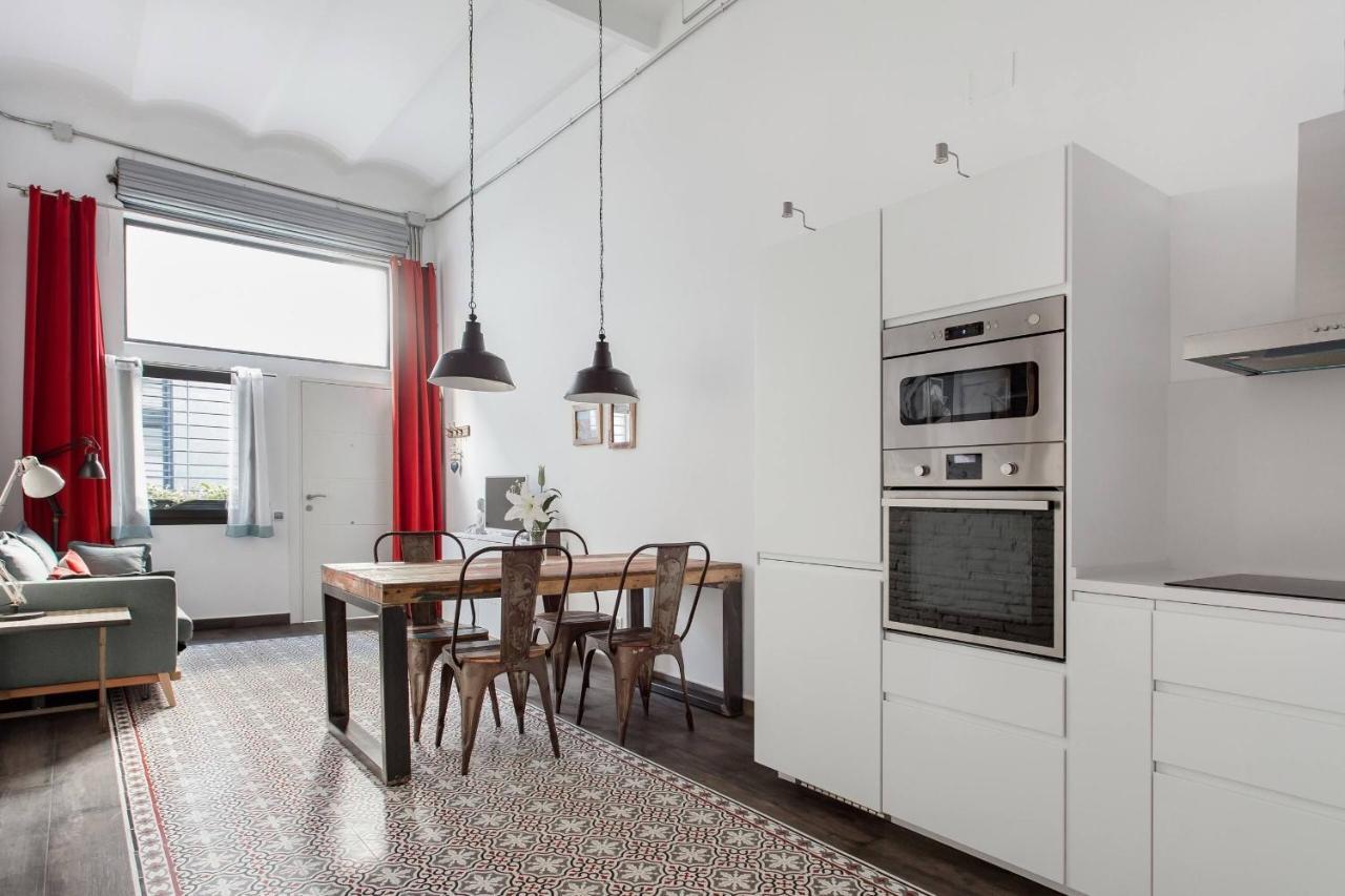 Stylish Apartment With Terrace For Couple Or Family Барселона Экстерьер фото