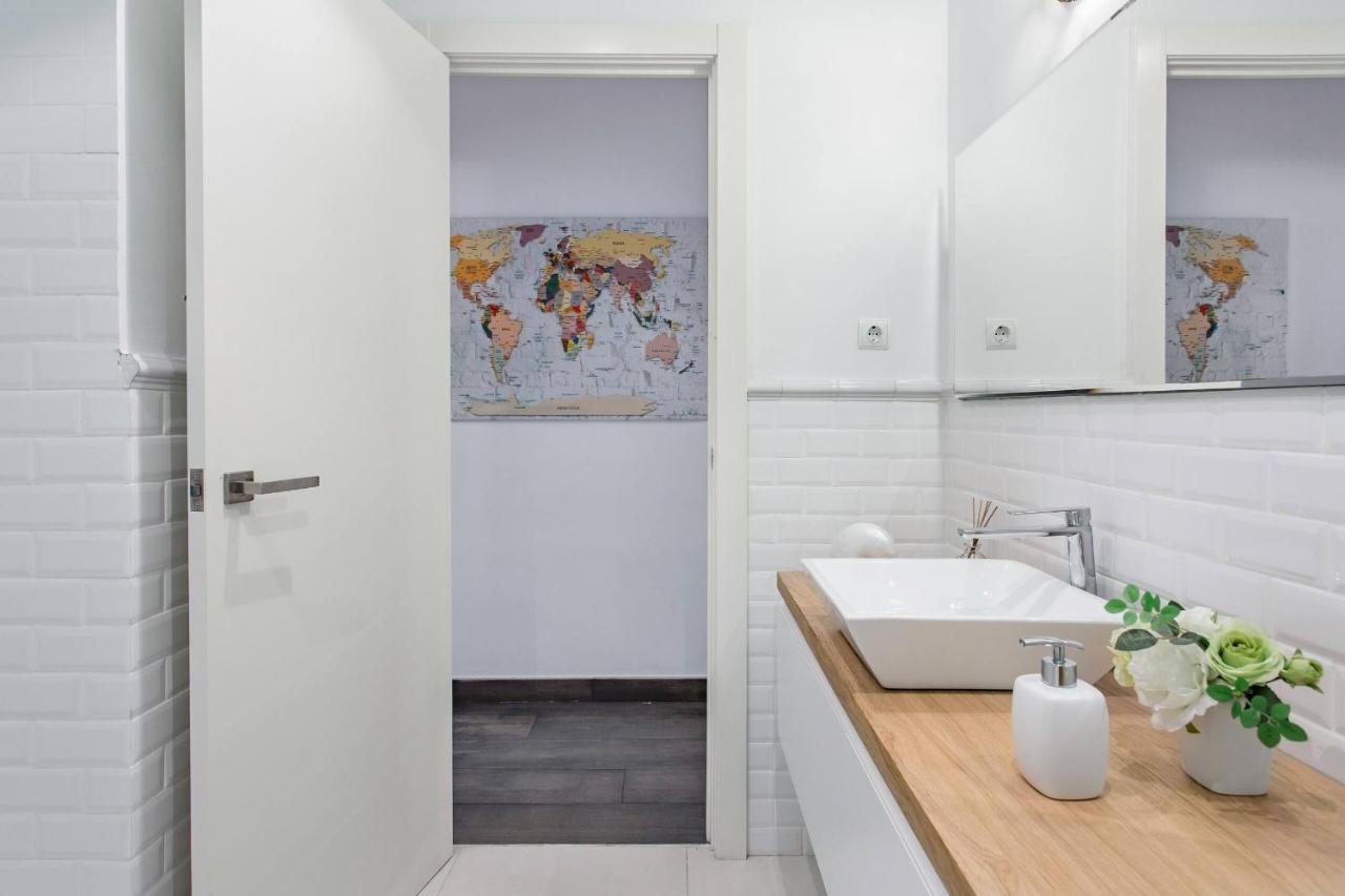 Stylish Apartment With Terrace For Couple Or Family Барселона Экстерьер фото