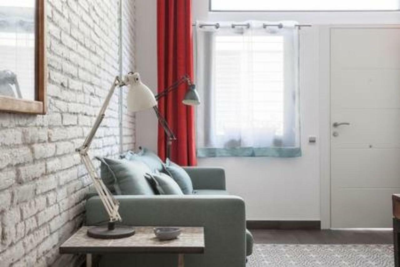 Stylish Apartment With Terrace For Couple Or Family Барселона Экстерьер фото